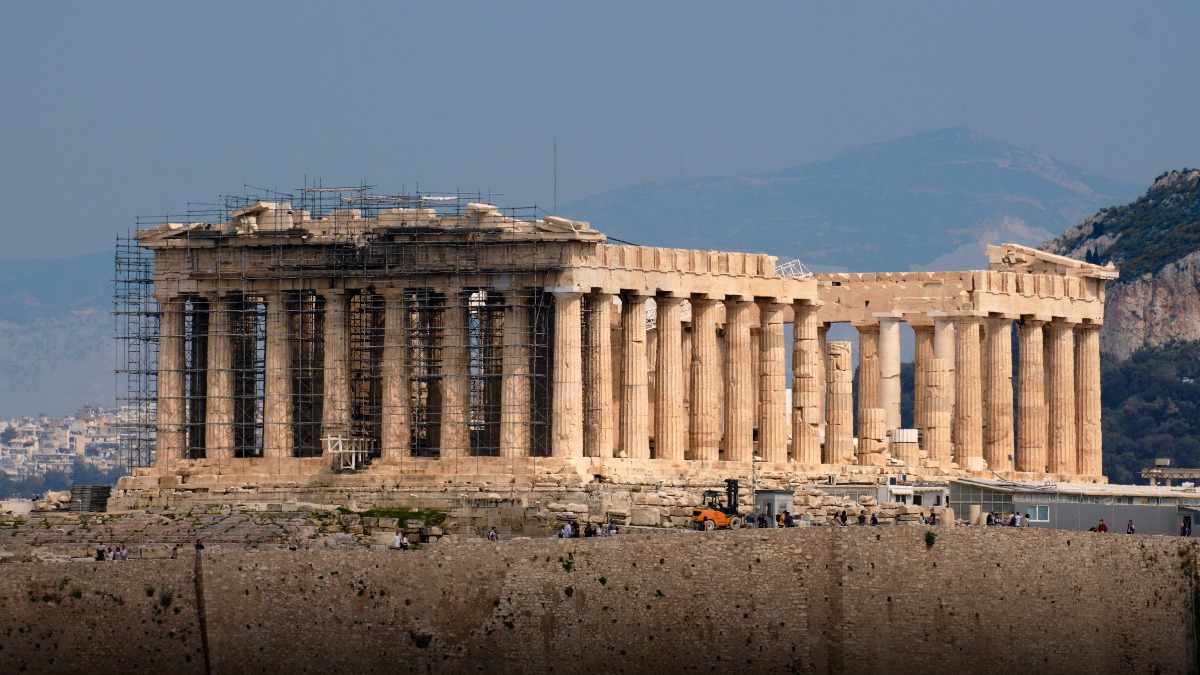 Tiroteo en Atenas deja cuatro heridos y desata operativo policial en el centro de la ciudad