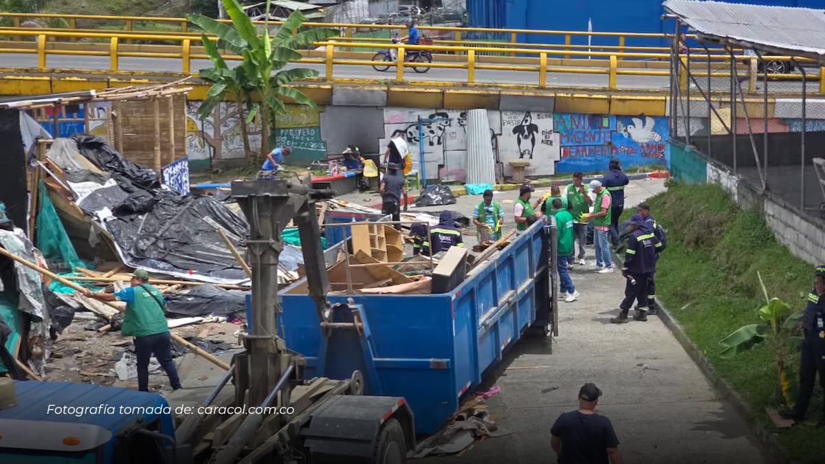 48 vendedores se reubican voluntariamente y liberan espacio público en La Cejita, Armenia