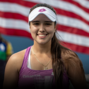 Camila Osorio arrancó con triunfo en Roland Garros y avanzó a segunda ronda