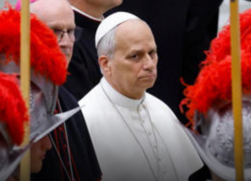 Ni el papa se salvó: banco le colgó una llamada al no creer su identidad