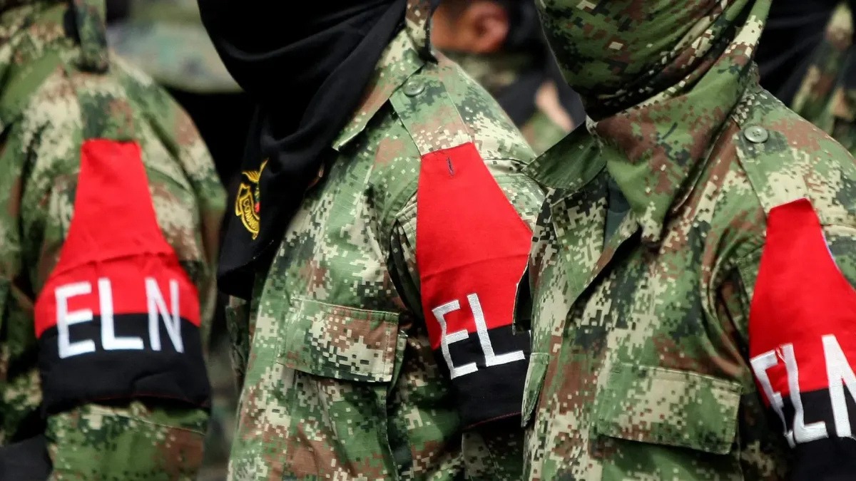 ELN “condena” a cinco años de cautiverio a funcionarios secuestrados en Colombia