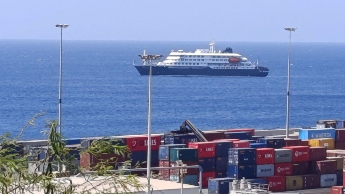 Crucero en cuarentena frente a Cabo Verde tras brote de hantavirus deja tres muertos