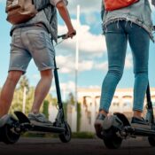 Gobierno propone nuevas reglas para scooters y patinetas eléctricas en Colombia: estos son los cambios planteados