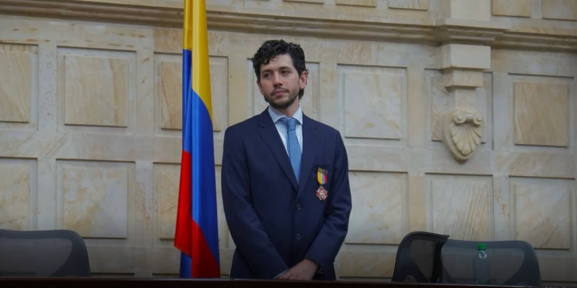 José Lombana fue condecorado por su aporte al arte y la producción audiovisual José Lombana fue condecorado por su aporte al arte y la producción audiovisual