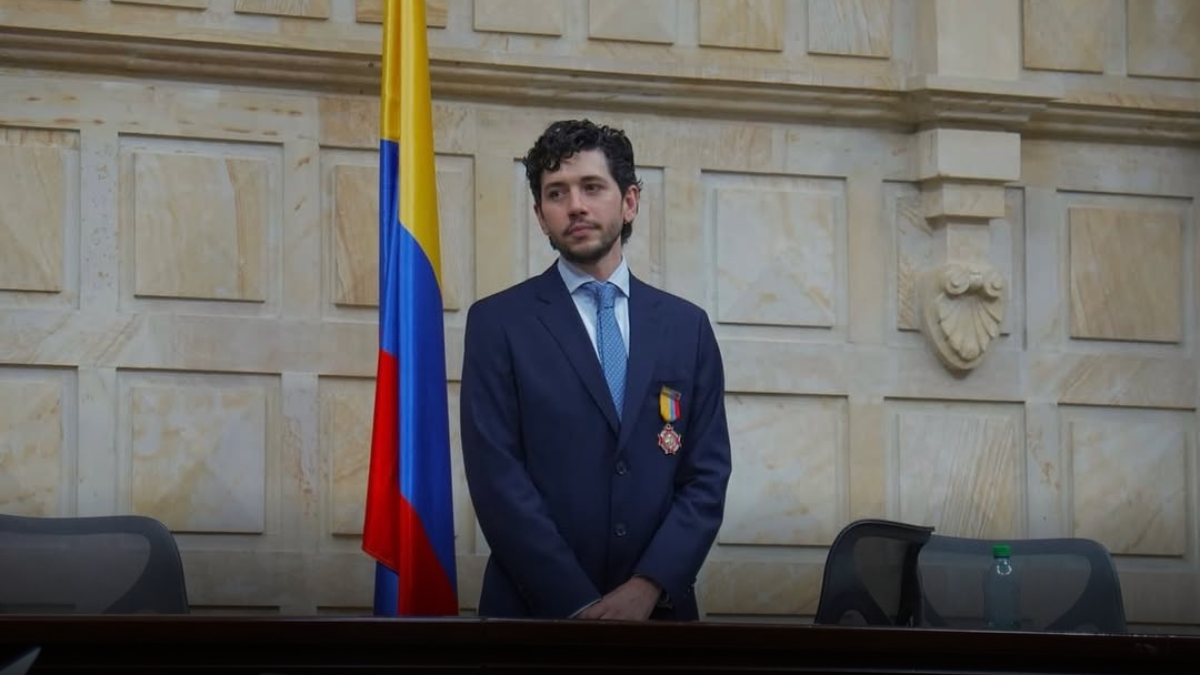 José Lombana fue condecorado por su aporte al arte y la producción audiovisual José Lombana fue condecorado por su aporte al arte y la producción audiovisual