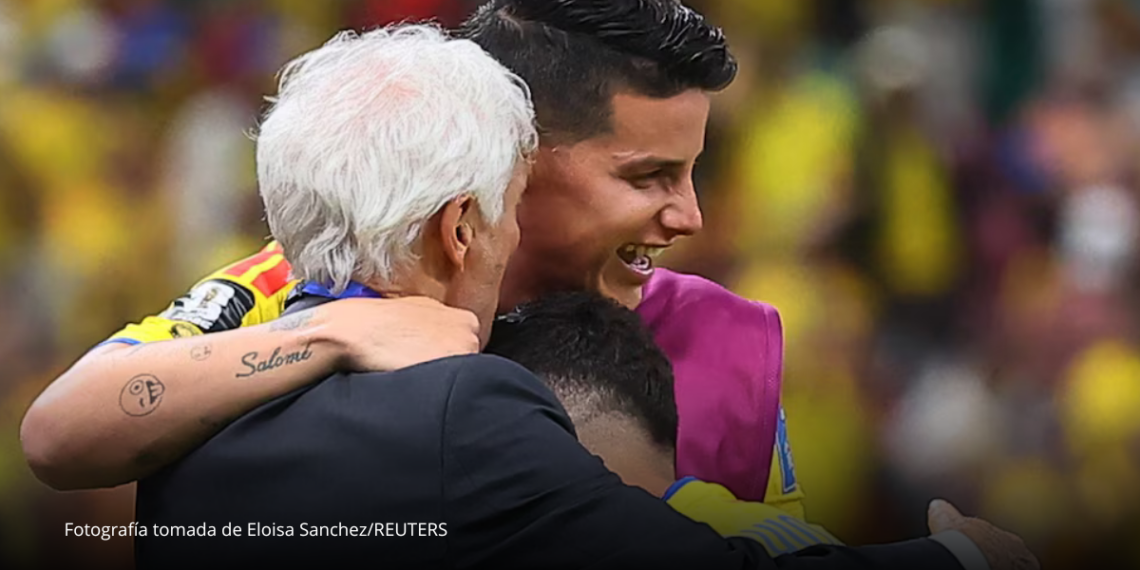 El abrazo entre Pékerman, James y Juanfer que emocionó a Colombia El abrazo entre Pékerman, James y Juanfer que emocionó a Colombia