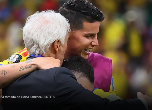 El abrazo que emocionó a los hinchas colombianos: Pékerman se reencontró con James y Juanfer en el Mundial