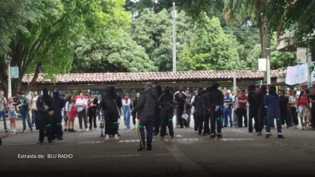 Disturbios en la Universidad de Antioquia obligan a suspender actividades y afectan la movilidad