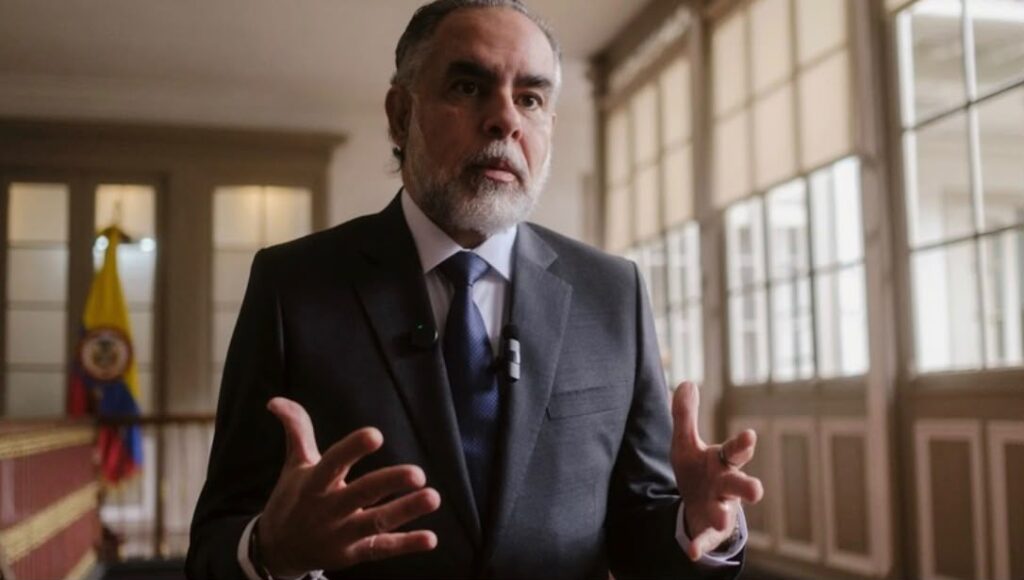 El jefe del Ministerio del Interior reaccionó a la inédita medida cautelar de la Comisión de Acusación