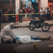 Menor de edad se entrega tras asesinar a su padrastro en Bello