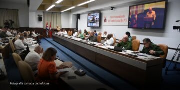 La Habana impulsa una histórica apertura económica para enfrentar la crisis La Habana impulsa una histórica apertura económica para enfrentar la crisis