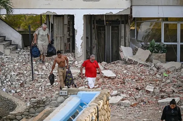 Venezuela intensifica labores de rescate tras terremotos que dejan más de 160 fallecidos y cerca de mil heridos