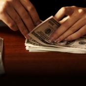 Dólar sigue perdiendo terreno en Colombia y abre por debajo de los $3.400