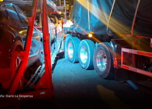 Accidente de tránsito mantiene cerrado el paso entre Calarcá y Cajamarca Accidente de tránsito mantiene cerrado el paso entre Calarcá y Cajamarca