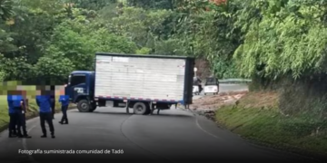 Bloqueos y ataques armados elevan la tensión en la vía entre Risaralda y Chocó Bloqueos y ataques armados elevan la tensión en la vía entre Risaralda y Chocó