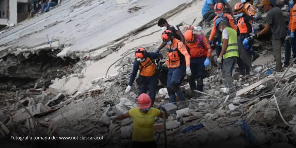 Cerca de 5 mil muertos y más de 20 mil personas siguen en campamentos tras los terremotos de Venezuela Cerca de 5 mil muertos y más de 20 mil personas siguen en campamentos tras los terremotos de Venezuela