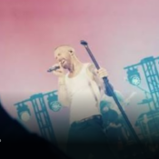 Adam Levine dedicó ‘Memories’ a los damnificados del terremoto en Colombia
