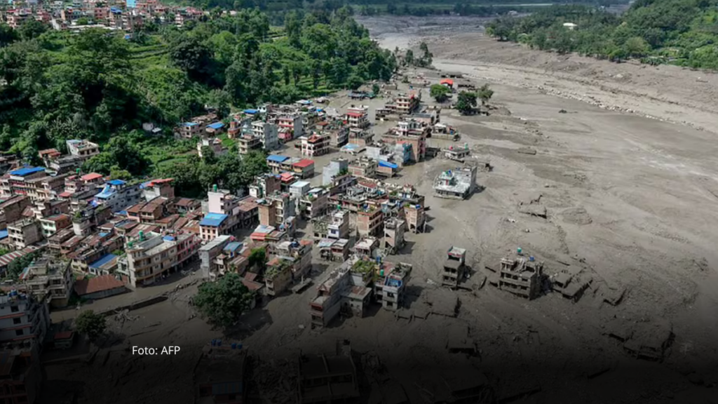 Avalancha e inundaciones dejan decenas de muertos y cientos de desaparecidos en Nepal
