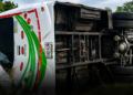 Bus escolar se volcó en zona rural de Apartadó; más de 20 menores resultaron heridos Bus escolar se volcó en zona rural de Apartadó; más de 20 menores resultaron heridos