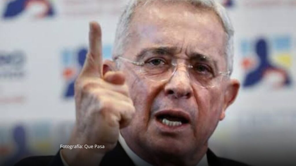 Álvaro Uribe acompañó la posesión presidencial en Cali