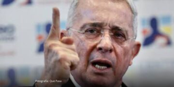 Álvaro Uribe acompañó la posesión presidencial en Cali Álvaro Uribe acompañó la posesión presidencial en Cali