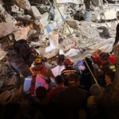 Telecafé | Niño es rescatado con vida tras más de 32 horas atrapado bajo los escombros en Cali