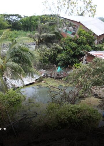 Diez viviendas colapsaron hacia el río Cauca en Manizales y 22 personas sobrevivieron Diez viviendas colapsaron hacia el río Cauca en Manizales y 22 personas sobrevivieron