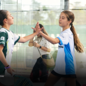 Más de 90 parejas compiten en la Gira Juvenil Nacional de Pádel
