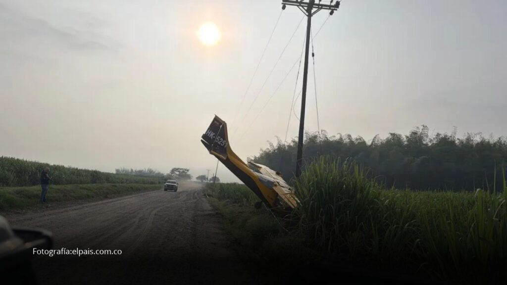 Avioneta se incrustó junto a una vía rural de Puerto Tejada; tripulación salió ilesa