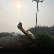 Avioneta se incrustó junto a una vía rural de Puerto Tejada; tripulación salió ilesa